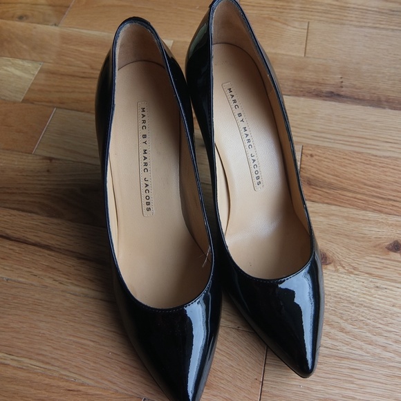 MARC by MARC JACOBS -- Black Patent Leather - Picture 4 of 5